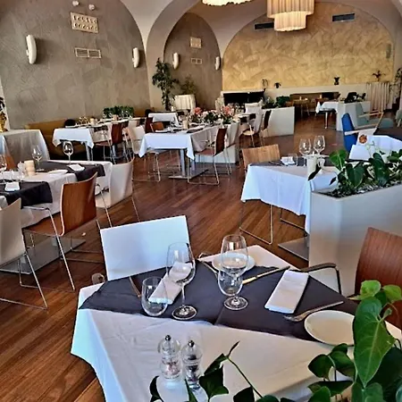 Palace La Strada *