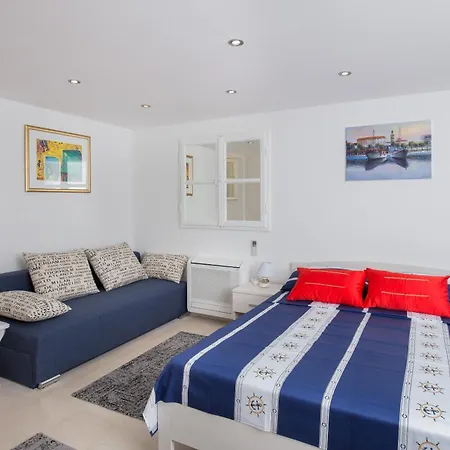 Palace La Strada Apartment *